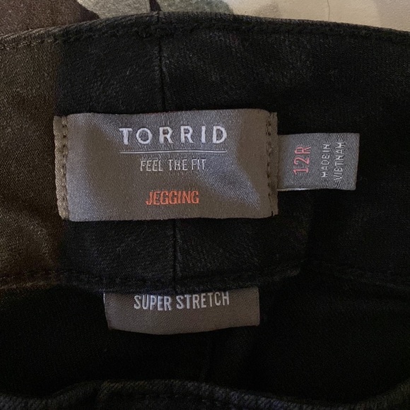 Torrid size 12 regular jet black super stretch  jegging - Picture 2 of 4